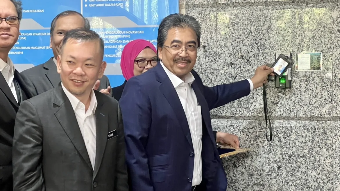 Johari Abdul Ghani Sahkan Masih Kekal Pengerusi Pasukan Petugas 1MDB ...