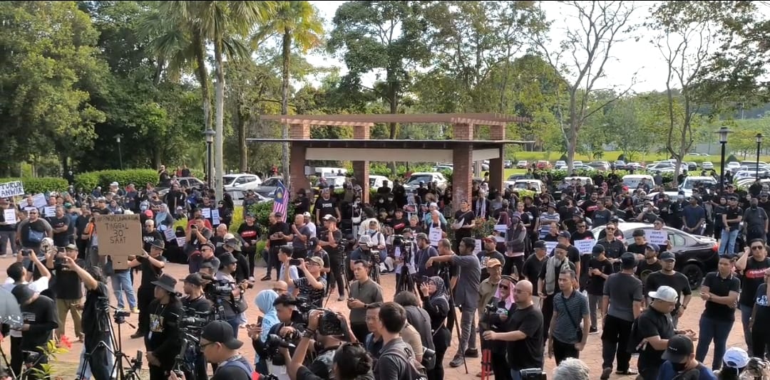 Polis buka kertas siasatan perhimpunan haram di Kompleks Seri Perdana ...