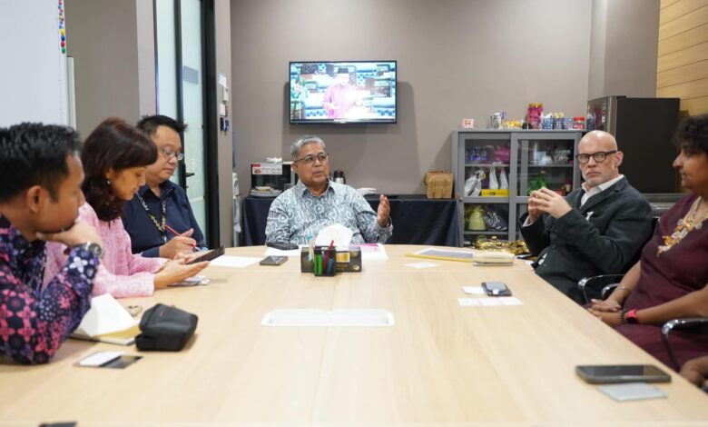 menteri jumpa wakil astro