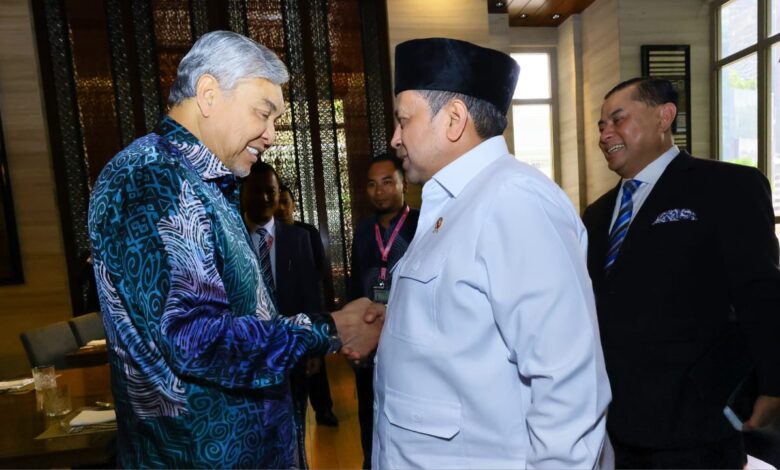 Timbalan Perdana Menteri, Datuk Seri Dr Ahmad Zahid Hamidi bertemu Ketua Badan Penyelenggara Jaminan Produk Halal (BPJPH) Indonesia, Bapak Haikal Hassan Baras, sempena Sidang Kemuncak ASEAN ke-46 di ibu negara, hari ini.