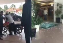 pintu bangunan mpti