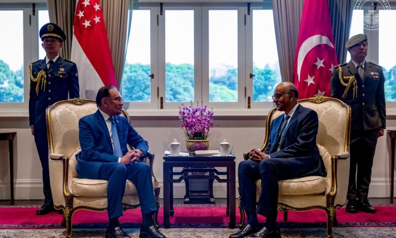 Anwar adakan lawatan singkat ke Singapura.
