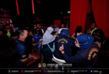 Ops TEBAH: 2 pusat hiburan diarah tutup, 32 individu positif dadah