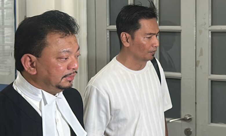 Pukul bekas isteri