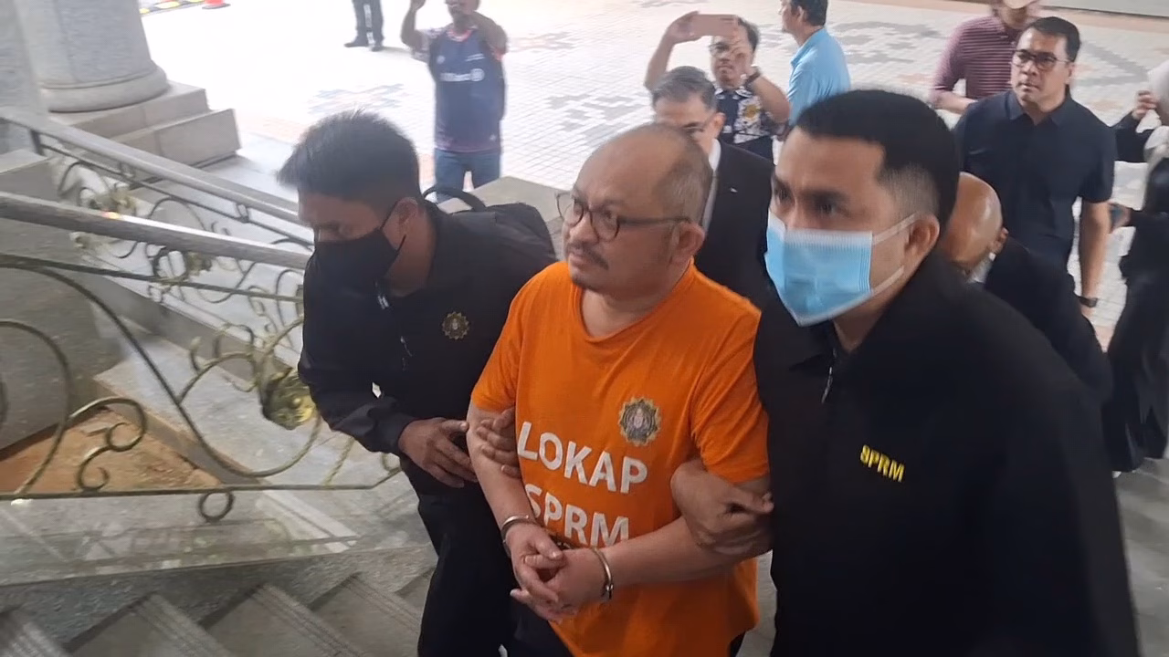 Albert Tei jerit di mahkamah, SPRM bawa dua individu termasuk Shamsul Iskandar untuk permohonan reman
