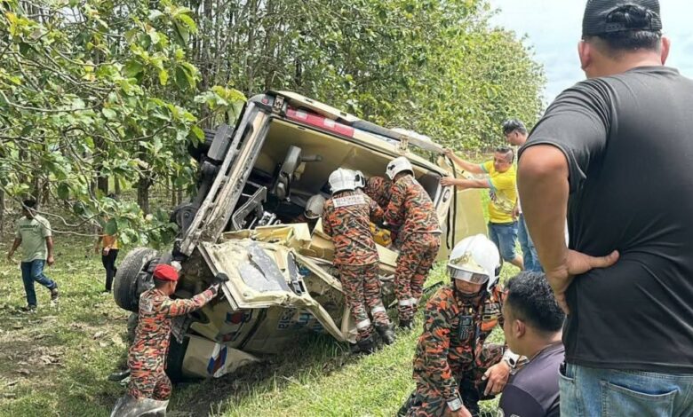 Ambulans terbalik