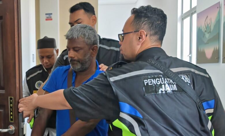 Pemandu lori khalwat