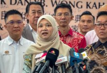 Menteri Pendidikan Fadlina Sidek