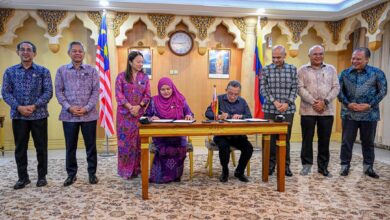 LoU berkenaan ditandatangani oleh Ketua Pengarah JWP, Datuk Seri Noridah Abdul Rahim, dan Pengerusi MyCC, Tan Sri Idris Harun, serta disaksikan oleh Menteri Perdagangan Dalam Negeri dan Kos Sara Hidup Datuk Armizan Mohd Ali dan Hannah Yeoh.