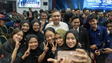anthony loke fly siswa