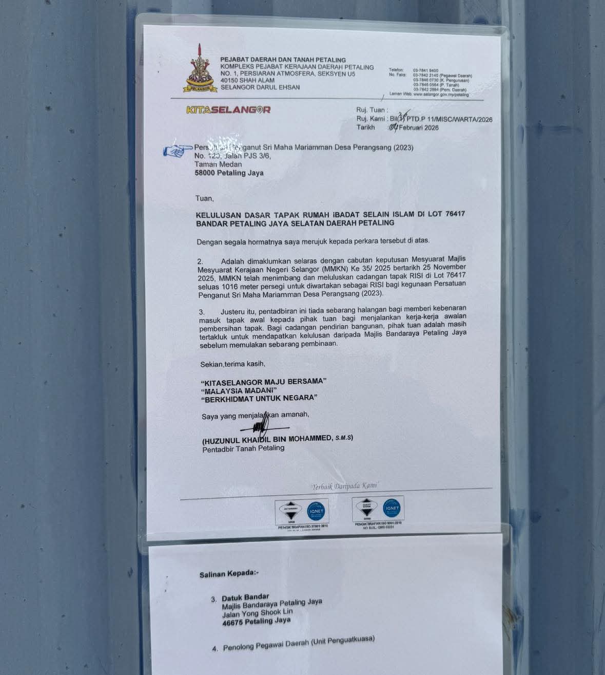 Penduduk Taman Dato Harun membantah pembinaan sebuah kuil dibina di kawasan lebih 90 peratus penduduk Islam di kawasan itu.