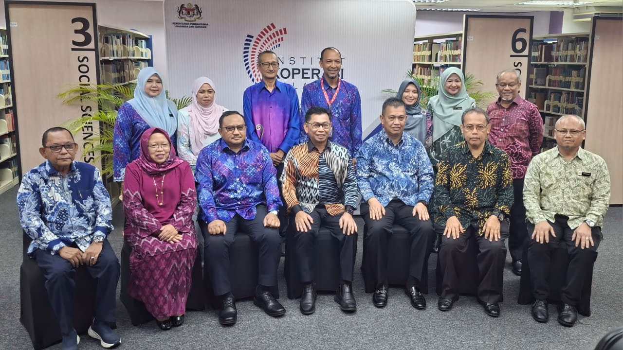 Timbalan Menteri Pembangunan Usahawan dan Koperasi, Datuk Mohamad Alamin