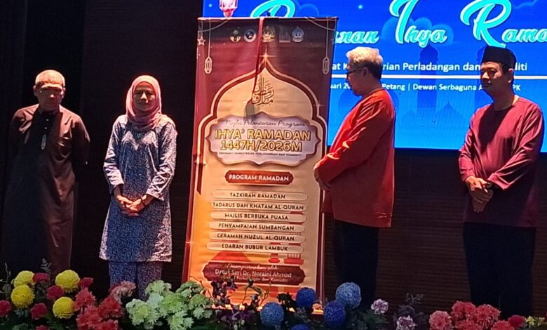 Memteri Perladangan dan Komoditi, Datuk Seri Dr Noraini Ahmad