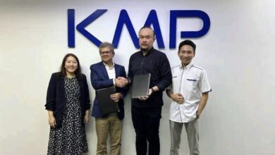 Foto: Dari kiri, Lee Hui-Ni (Ketua Pegawai Pelaburan KMP), Yarham Yunus (Ketua Pegawai Eksekutif KMP), Jayden Goh (Ketua Pegawai Eksekutif Econili) dan Lim Shi Yuan (Penolong Pengurus, Pelaburan KMP).