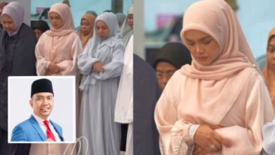 Siti Nurhaliza solat