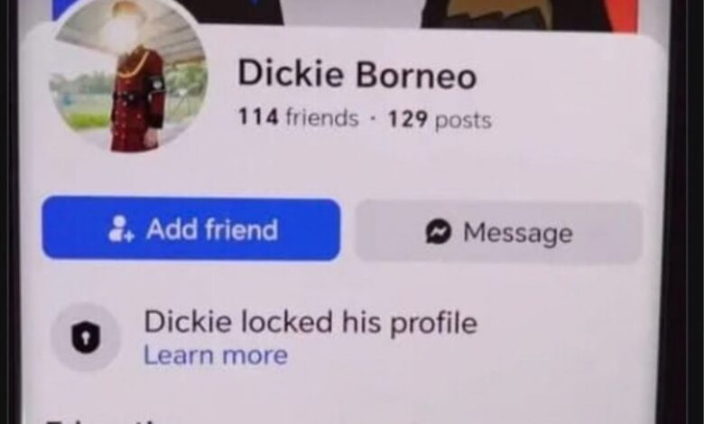 Tangkap layar sebuah pemilik akaun Facebook individu memijak Al-Quran.