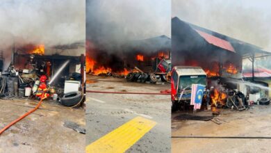 bengkel lori terbakar