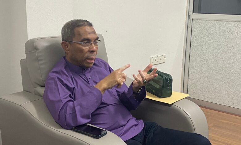 Ketua UMNO Bahagian Beruas, Datuk Dr Azhar Ahmad