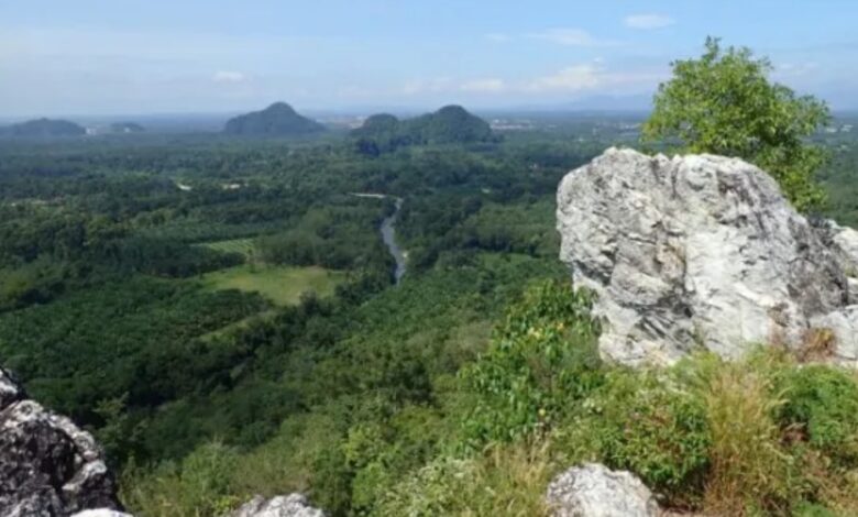 gunung batu putih