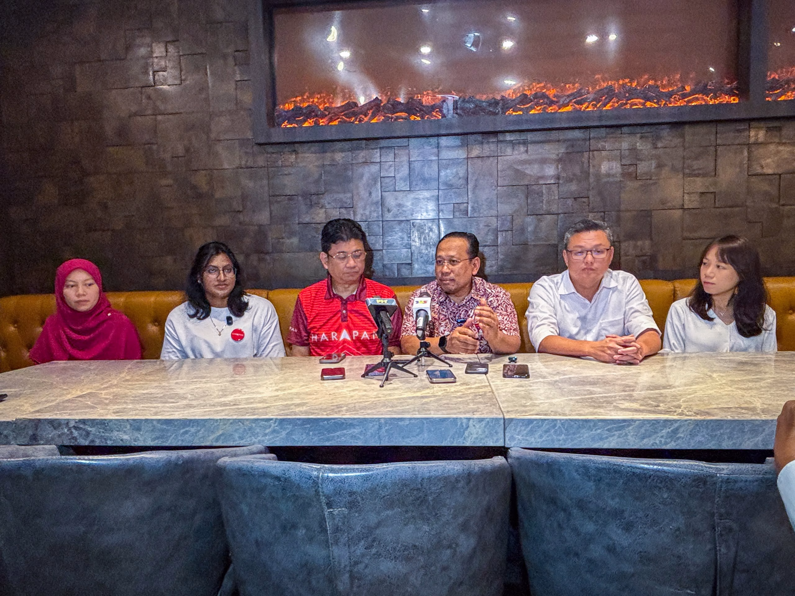 sidang media