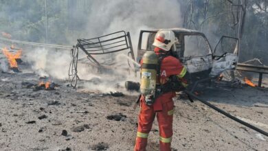 lori terbakar