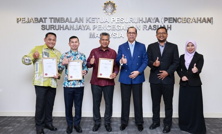 pegawai kanan
